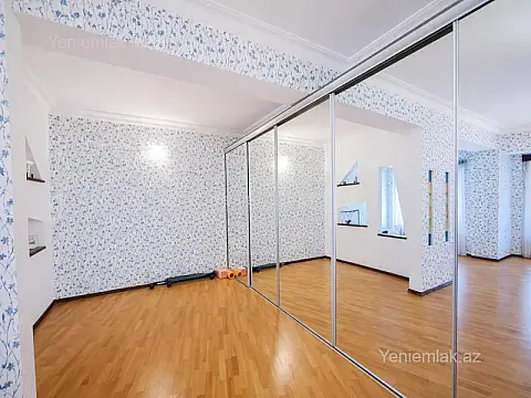 Satılır 3 otaqlı yeni tikili 160 m²