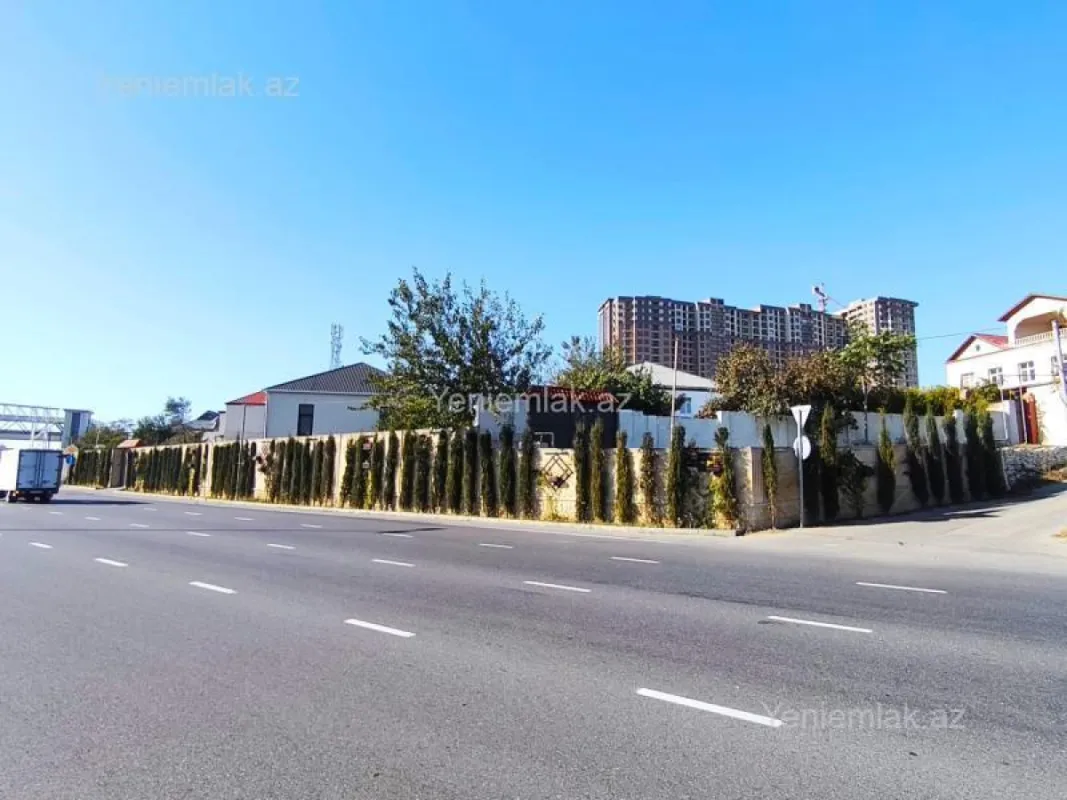 Satılır 9 otaqlı həyət evi 400 m²