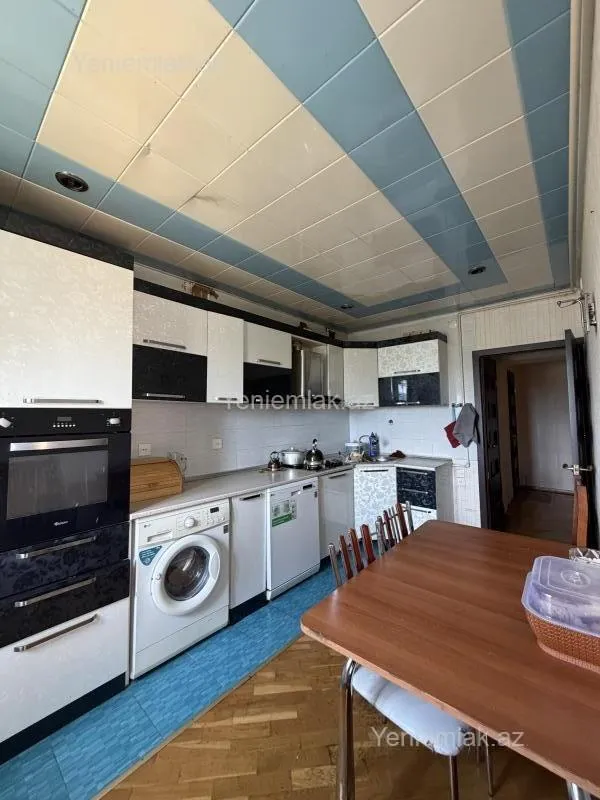 Satılır 5 otaqlı köhnə tikili 100 m²