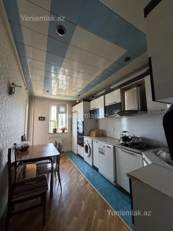 Satılır 5 otaqlı köhnə tikili 100 m²