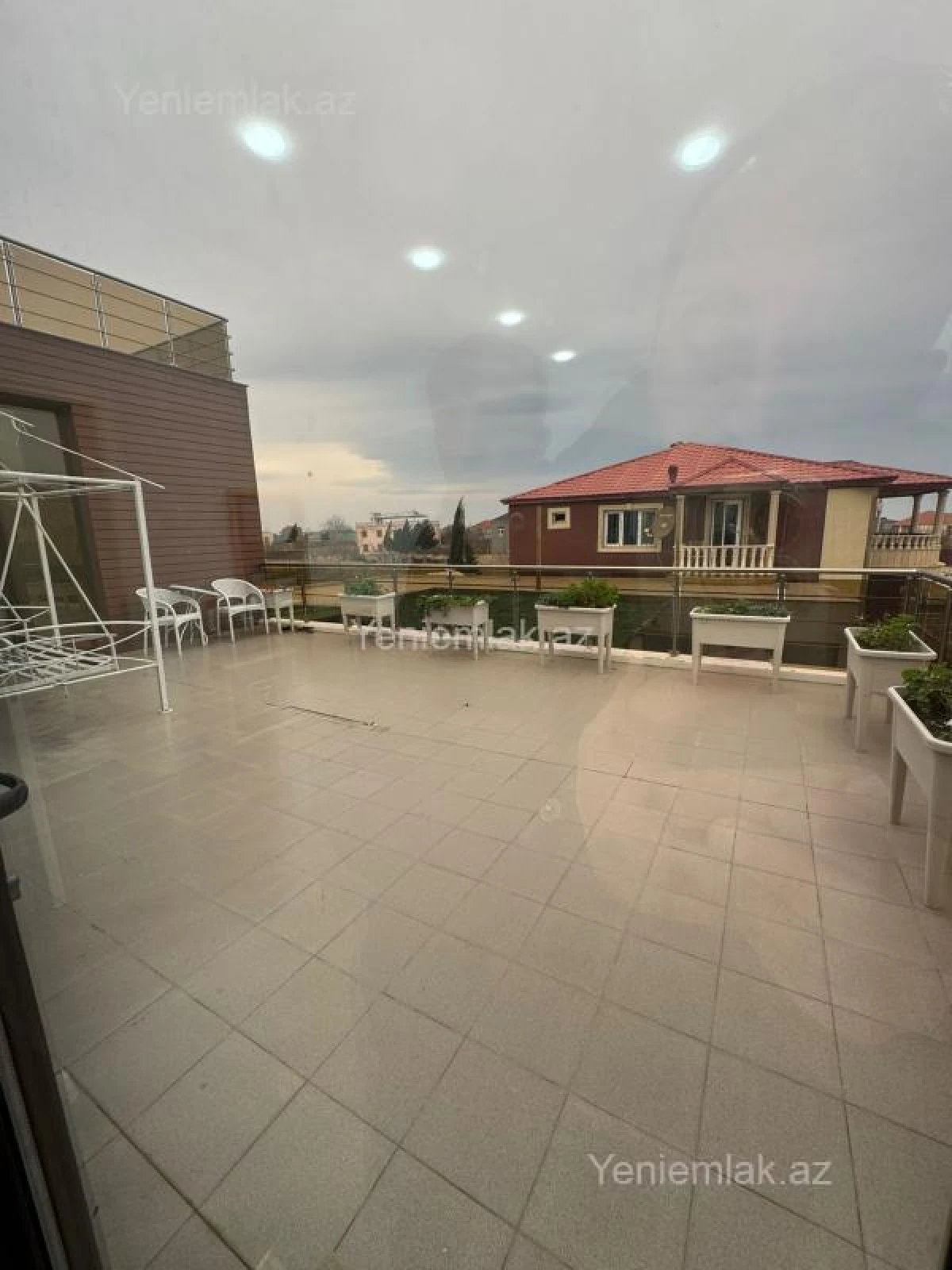Satılır 6 otaqlı həyət evi 350 m²
