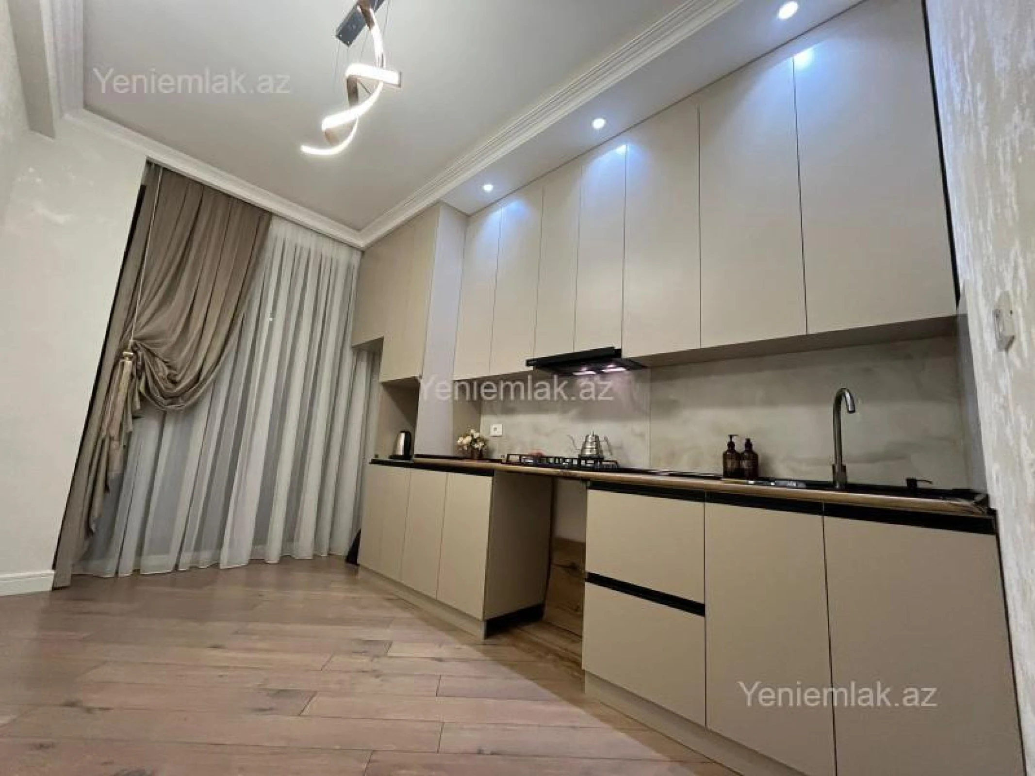 Satılır 3 otaqlı yeni tikili 98.5 m²