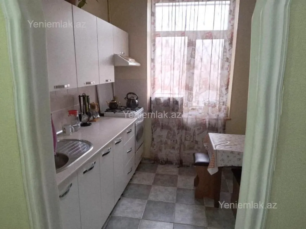 Satılır 3 otaqlı köhnə tikili 80 m²