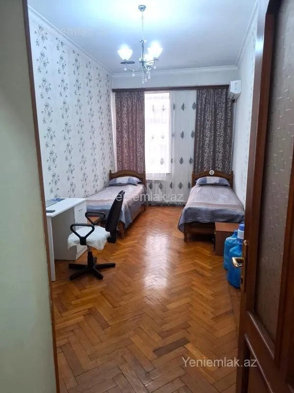 Satılır 3 otaqlı köhnə tikili 80 m²
