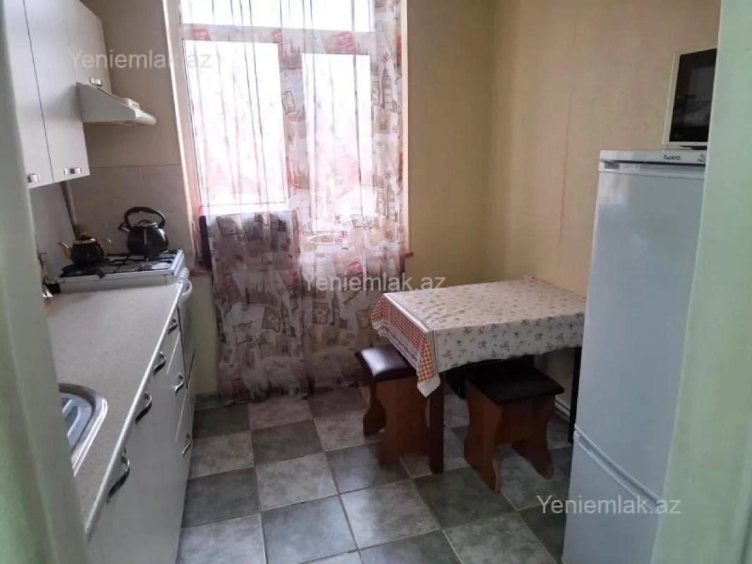 Satılır 3 otaqlı köhnə tikili 80 m²