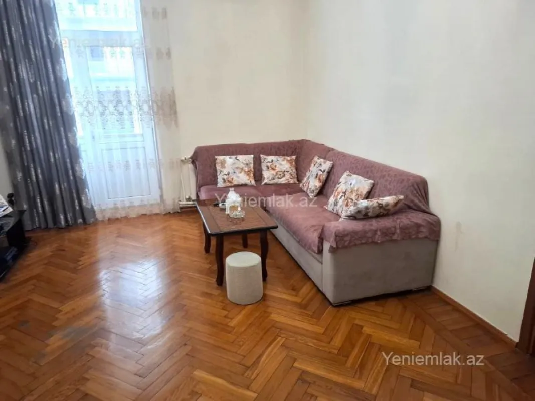 Satılır 3 otaqlı köhnə tikili 80 m²