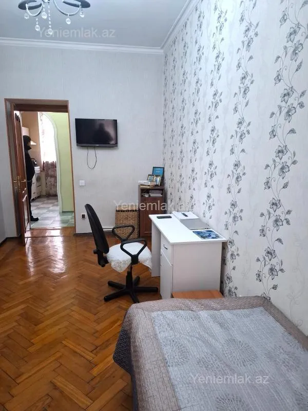 Satılır 3 otaqlı köhnə tikili 80 m²