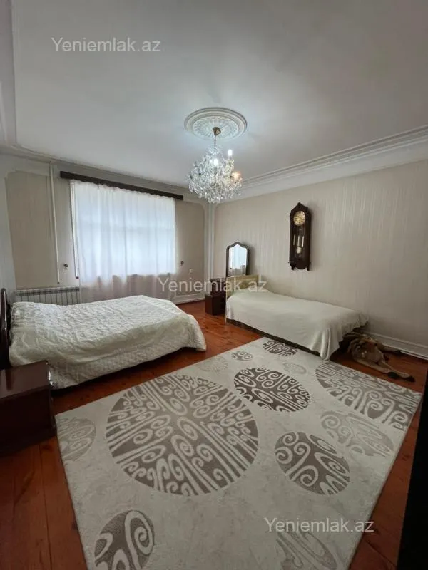 Satılır 4 otaqlı yeni tikili 130 m²