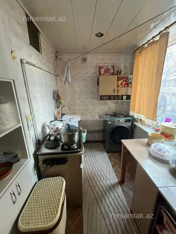 Satılır 3 otaqlı köhnə tikili 70 m²