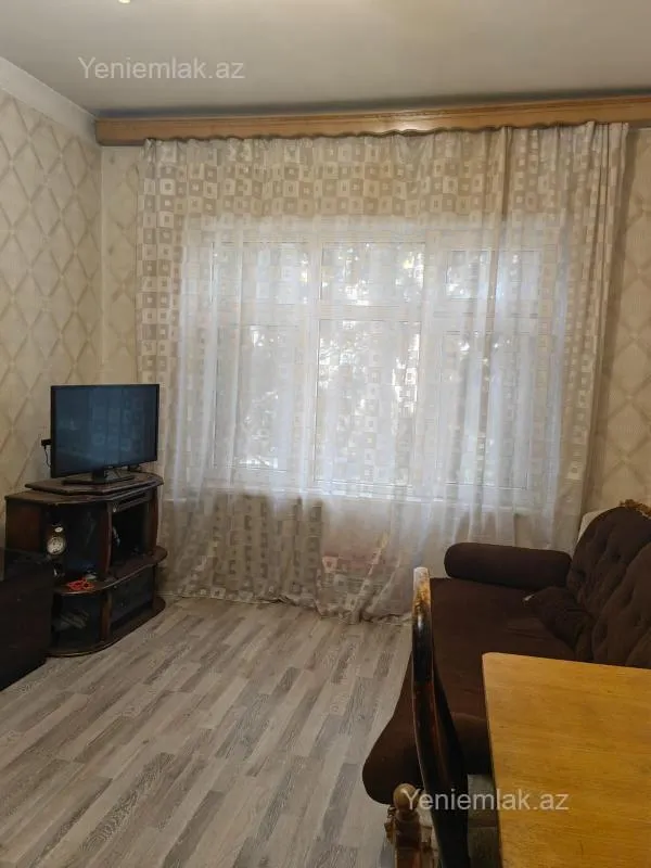Satılır 2 otaqlı köhnə tikili 60 m²