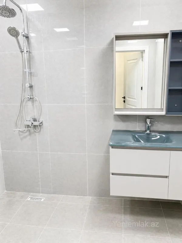 Satılır 3 otaqlı yeni tikili 100 m²