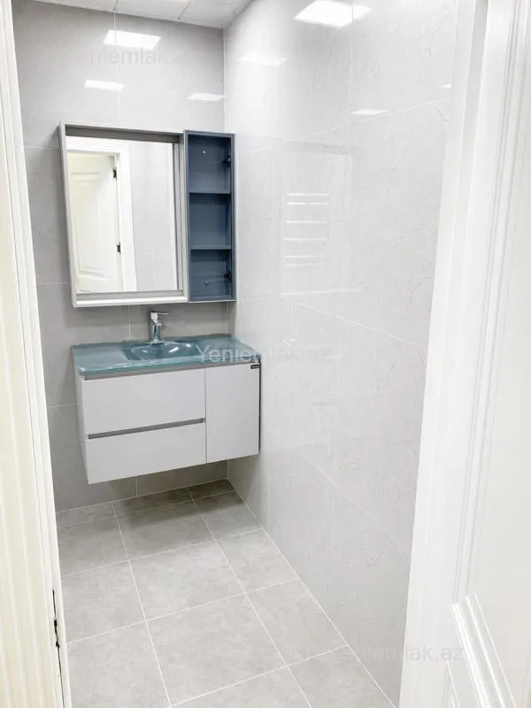 Satılır 3 otaqlı yeni tikili 100 m²