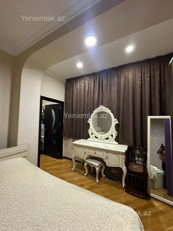 Satılır 3 otaqlı yeni tikili 90 m²