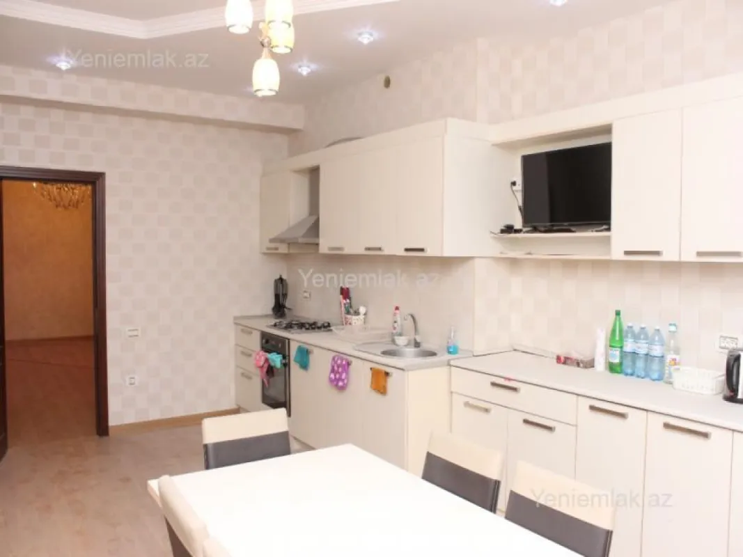 Satılır 4 otaqlı yeni tikili 220 m²