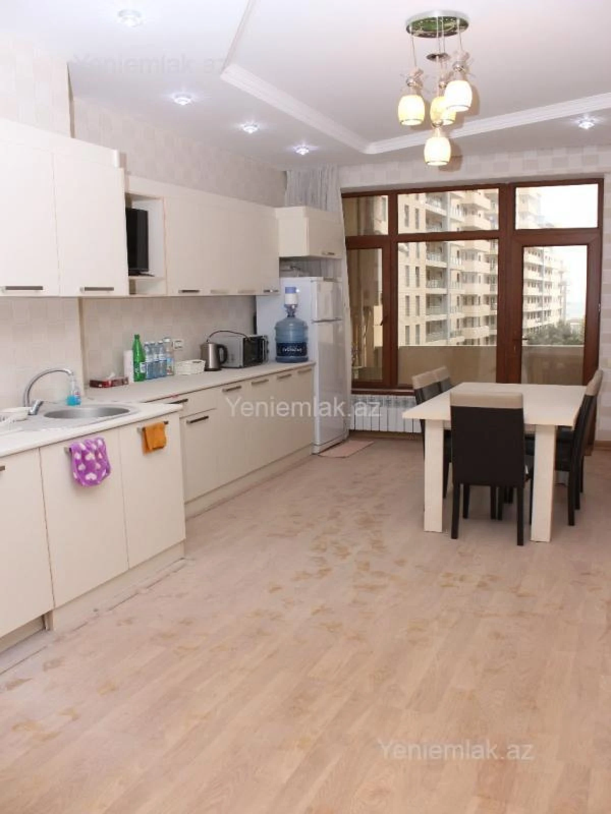 Satılır 4 otaqlı yeni tikili 220 m²