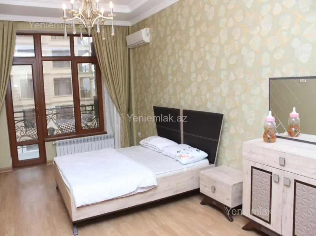Satılır 4 otaqlı yeni tikili 220 m²