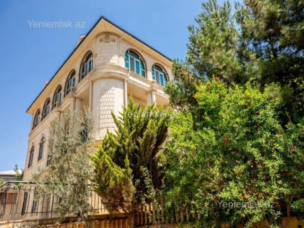 Satılır 6 otaqlı həyət evi 404 m²