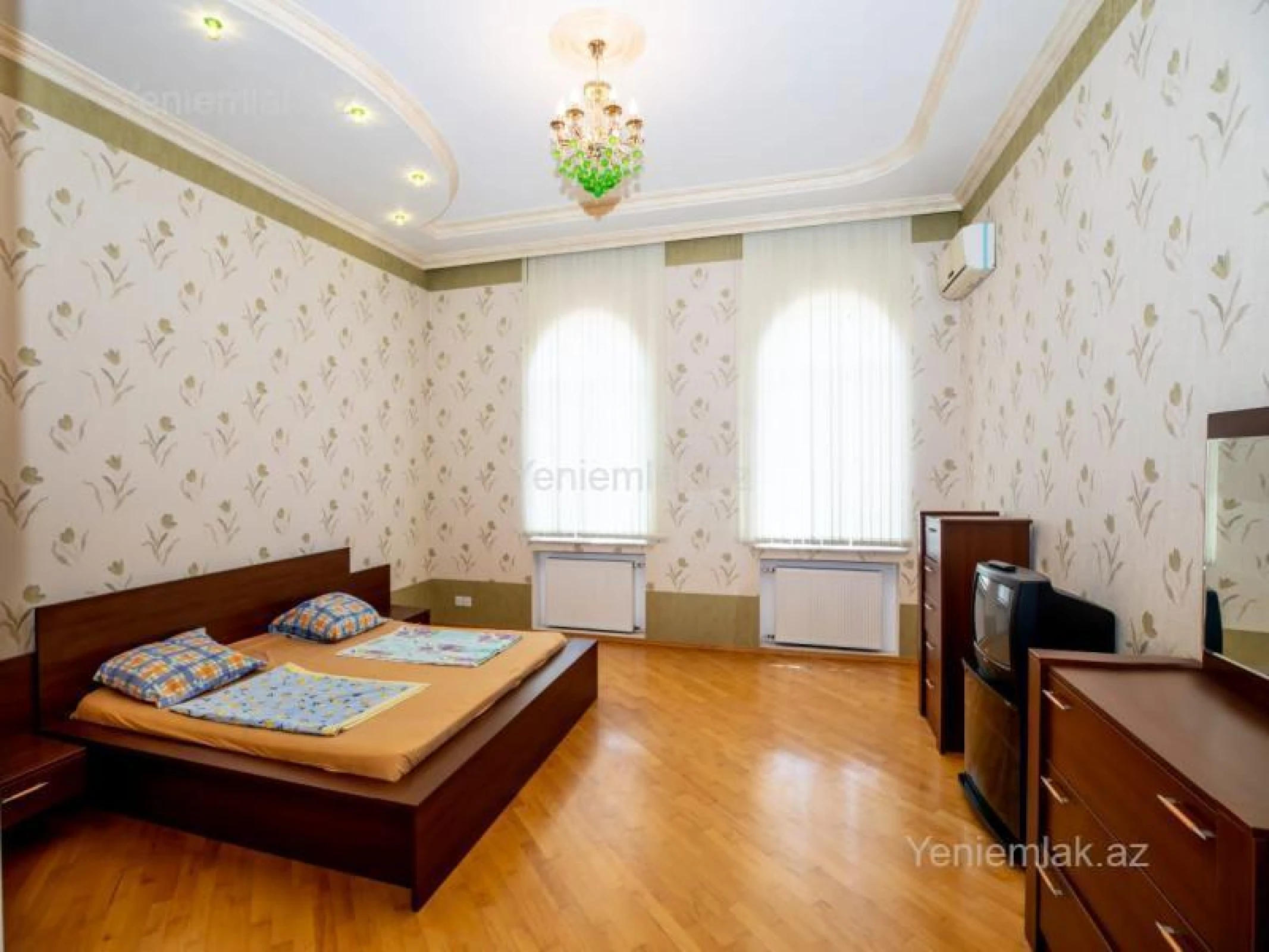 Satılır 6 otaqlı həyət evi 404 m²