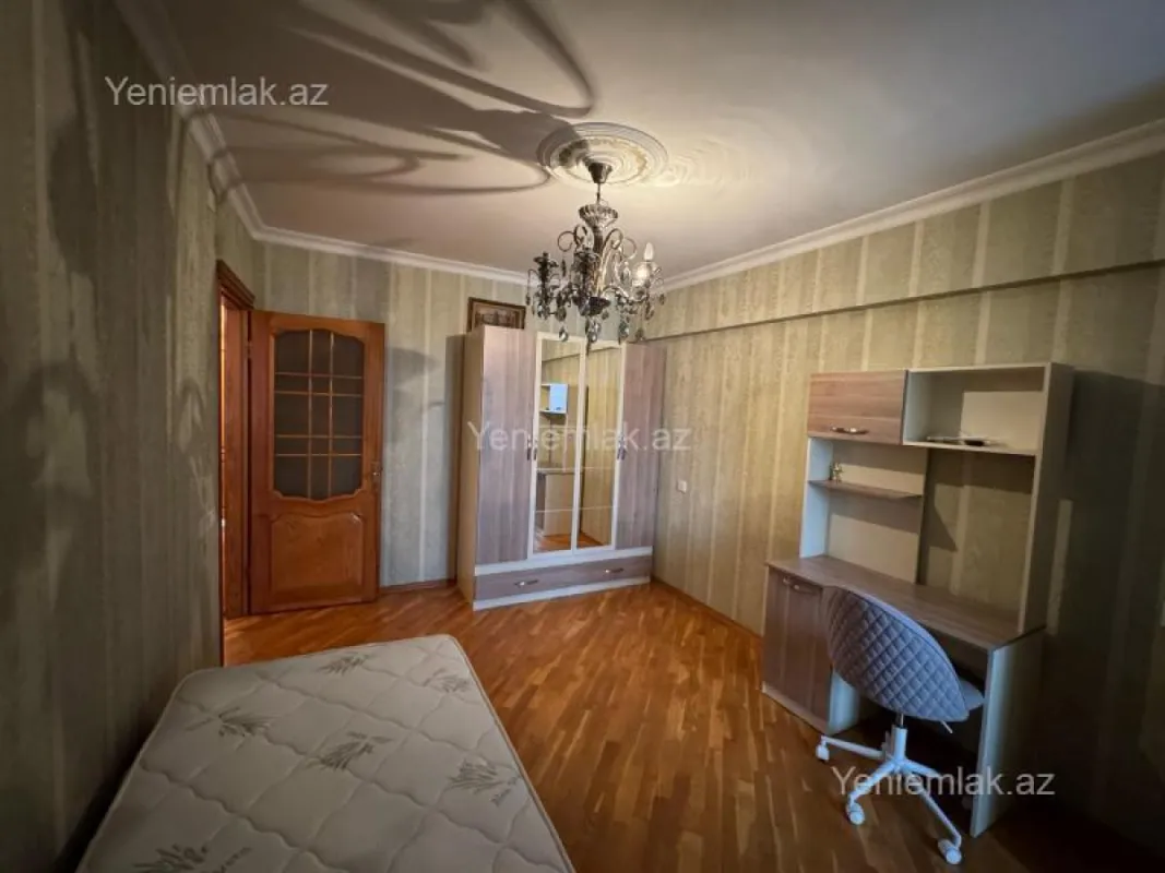 Satılır 3 otaqlı köhnə tikili 100 m²