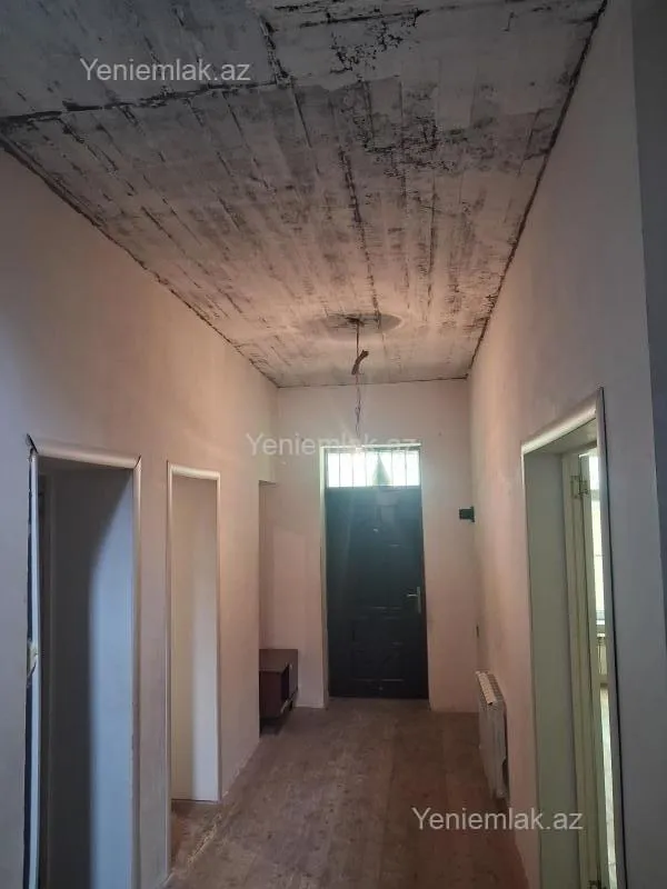 Satılır 6 otaqlı həyət evi 240 m²