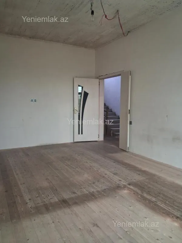 Satılır 6 otaqlı həyət evi 240 m²