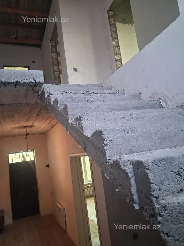 Satılır 6 otaqlı həyət evi 240 m²