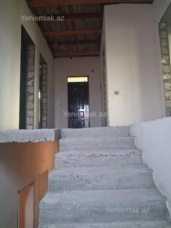 Satılır 6 otaqlı həyət evi 240 m²