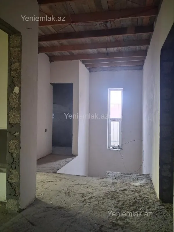 Satılır 6 otaqlı həyət evi 240 m²