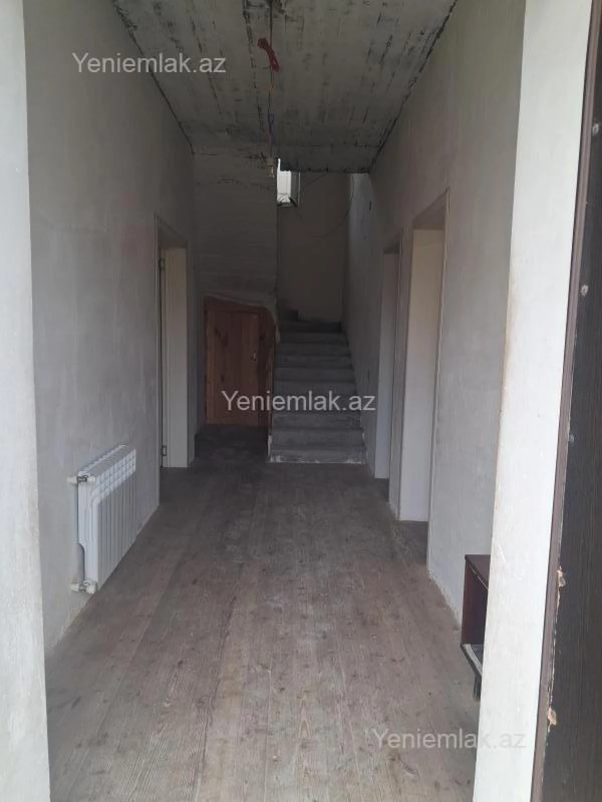 Satılır 6 otaqlı həyət evi 240 m²