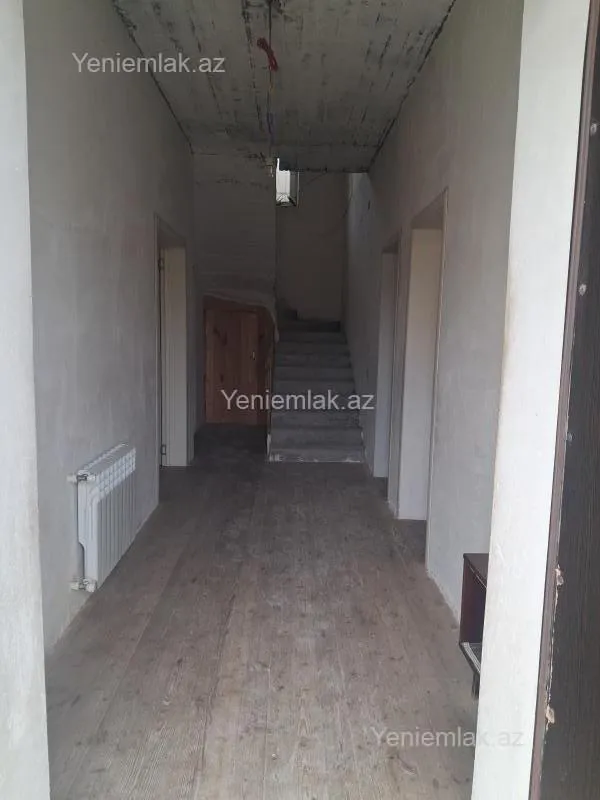 Satılır 6 otaqlı həyət evi 240 m²