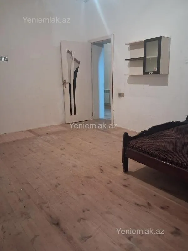 Satılır 6 otaqlı həyət evi 240 m²