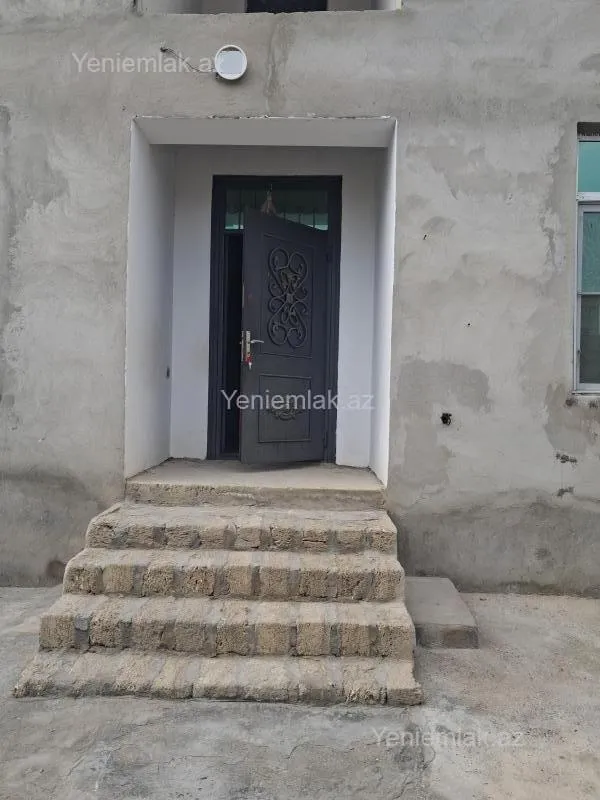 Satılır 6 otaqlı həyət evi 240 m²