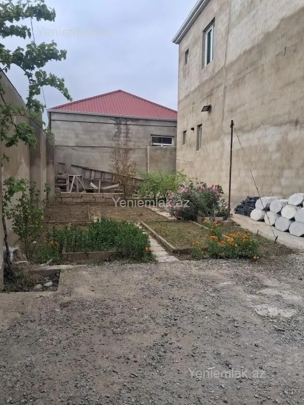 Satılır 6 otaqlı həyət evi 240 m²