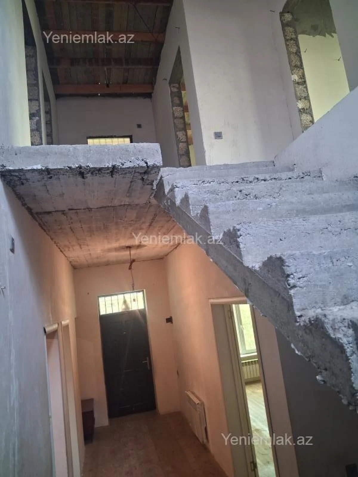 Satılır 6 otaqlı həyət evi 240 m²