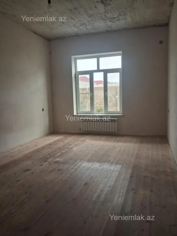 Satılır 6 otaqlı həyət evi 240 m²