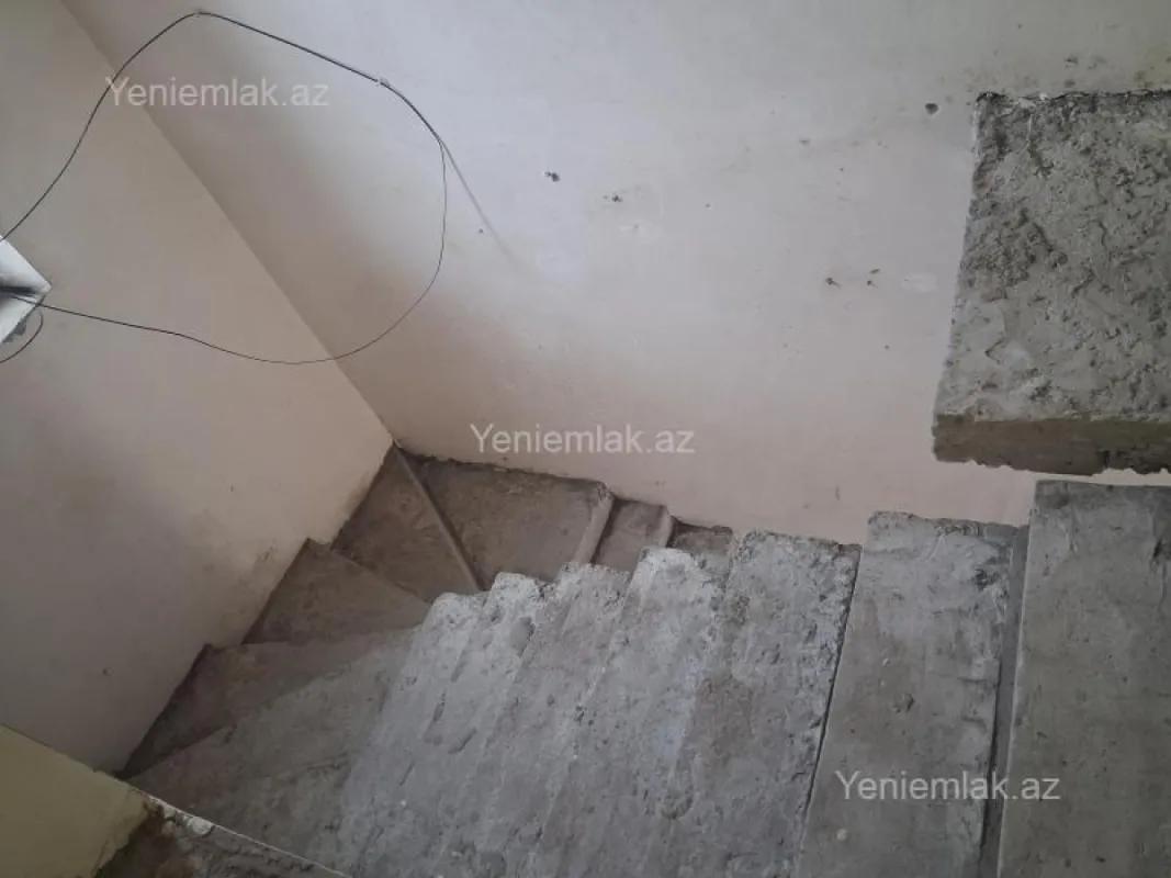 Satılır 6 otaqlı həyət evi 240 m²