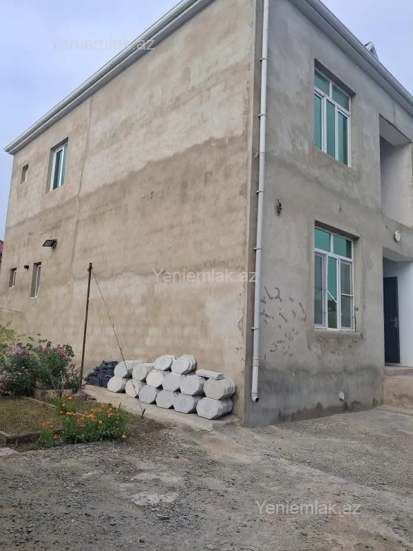 Satılır 6 otaqlı həyət evi 240 m²