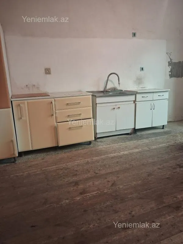 Satılır 6 otaqlı həyət evi 240 m²