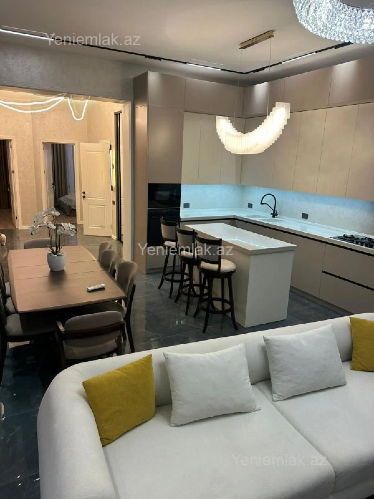 Satılır 4 otaqlı həyət evi 180 m²