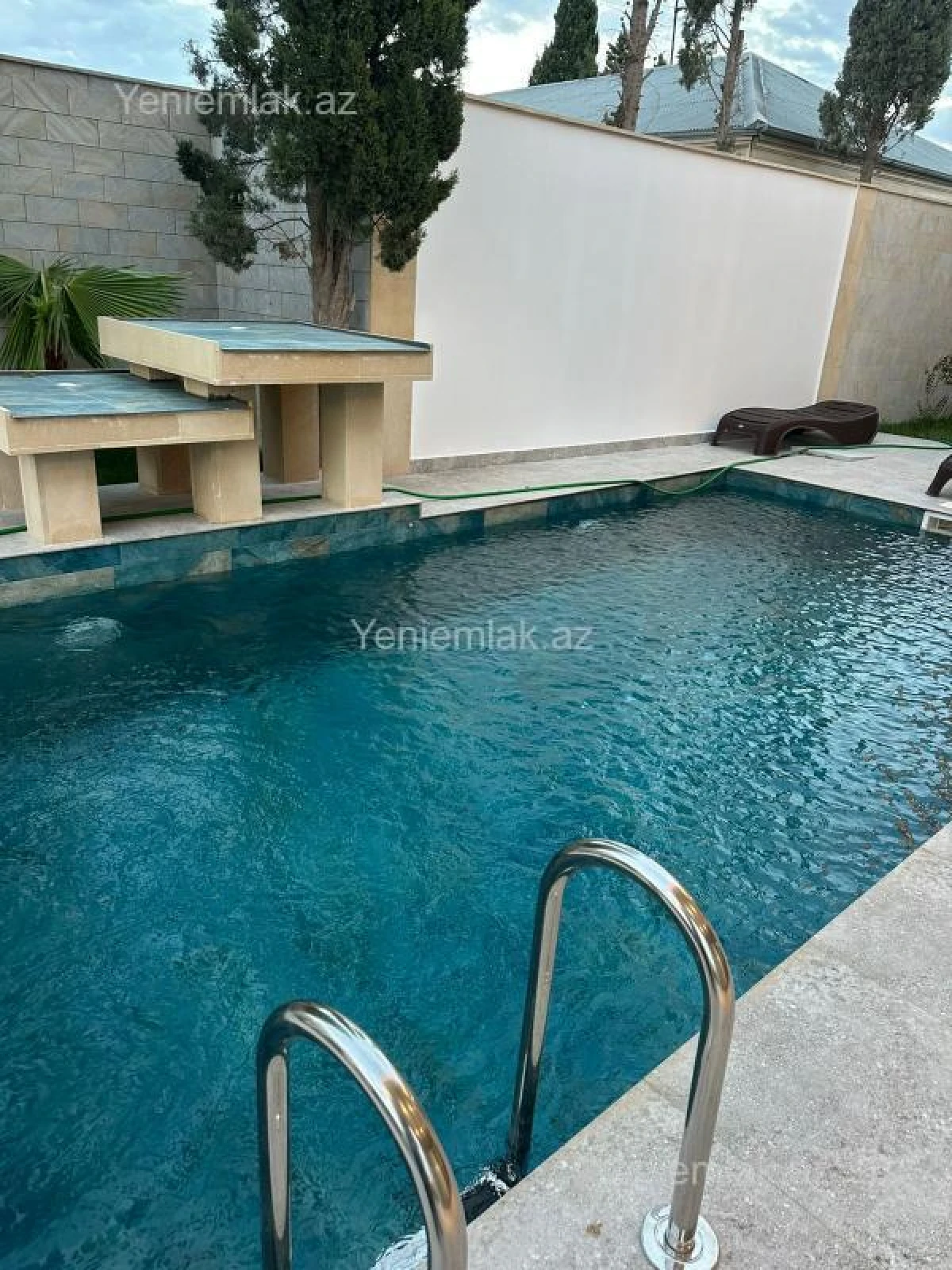 Satılır 4 otaqlı həyət evi 180 m²