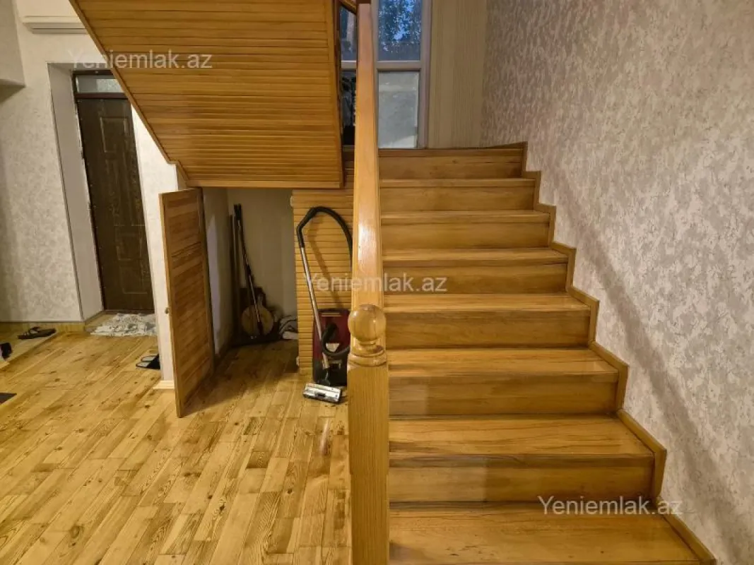 Satılır 4 otaqlı həyət evi 199 m²