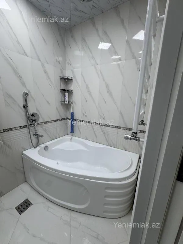 Satılır 3 otaqlı yeni tikili 103 m²