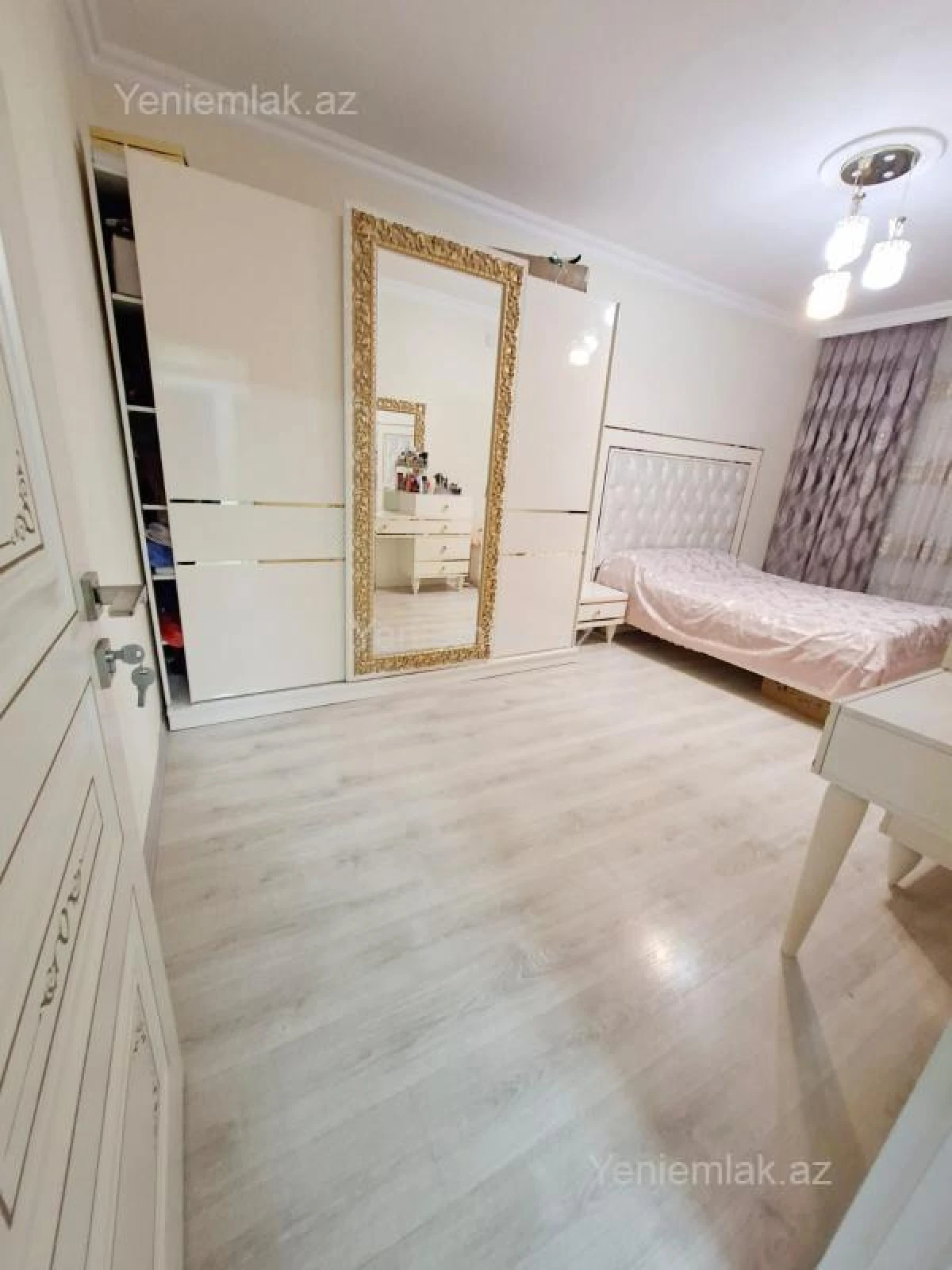 Satılır 3 otaqlı köhnə tikili 80 m²