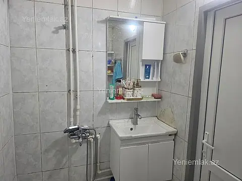Satılır 3 otaqlı köhnə tikili 73 m²