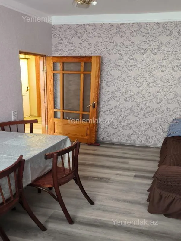 Satılır 4 otaqlı köhnə tikili 80 m²