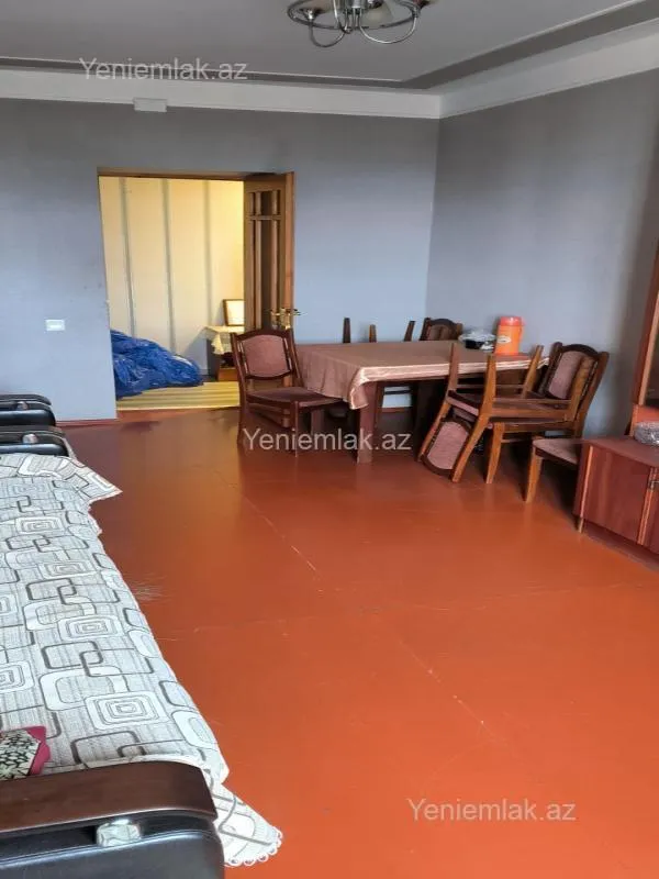 Satılır 4 otaqlı köhnə tikili 80 m²