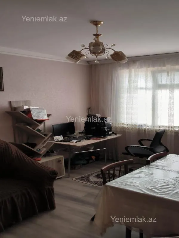 Satılır 4 otaqlı köhnə tikili 80 m²