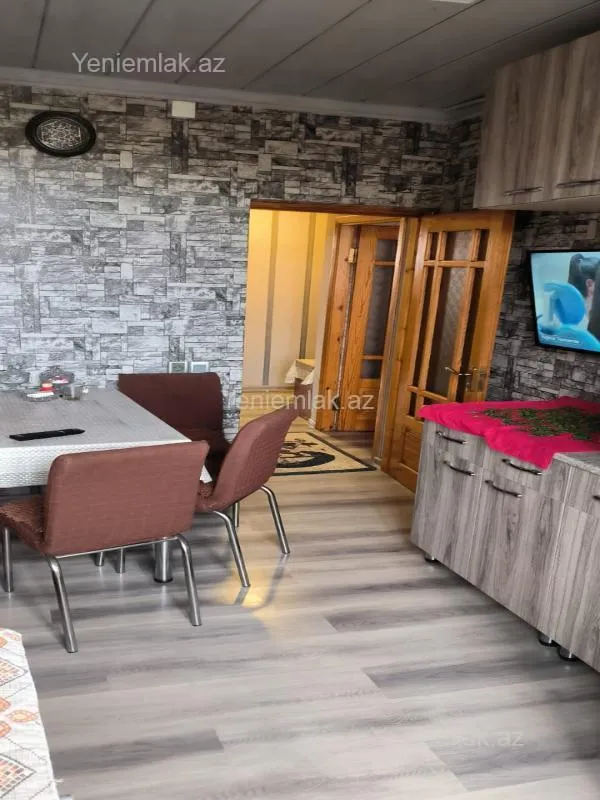Satılır 4 otaqlı köhnə tikili 80 m²