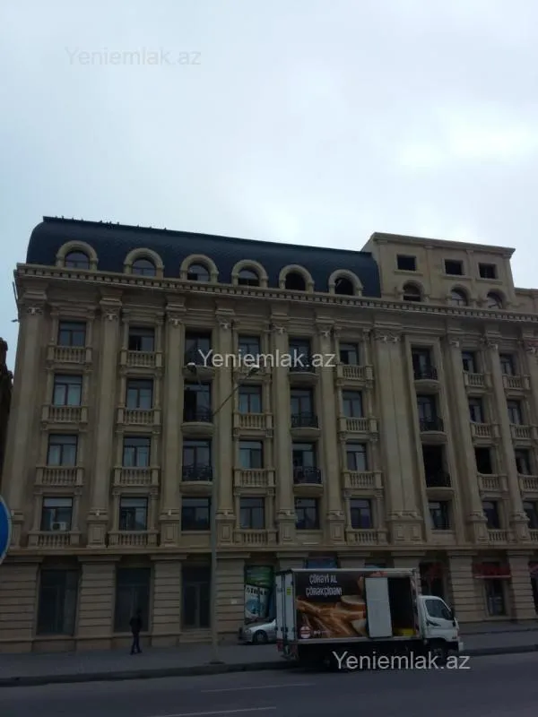 Satılır 5 otaqlı yeni tikili 220 m²