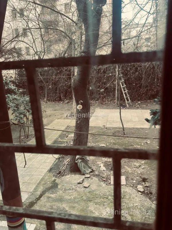 Satılır 3 otaqlı köhnə tikili 110 m²